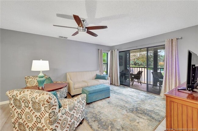 Photo - 1965 SW Silver Pine Way Unit 118D