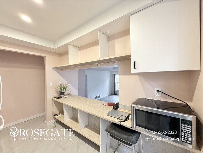 Photo - All-Inclusive 1-Bedroom Main Level Apartment with Parking – Brampton Unit B