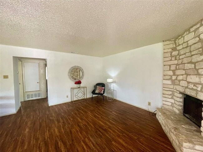 Photo - 402 Hedgewood Dr