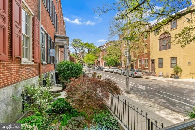 Building Photo - 914 Spruce St Unit 9