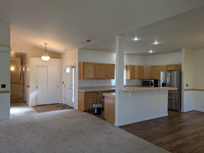 Photo - 1591 Roseanna Dr