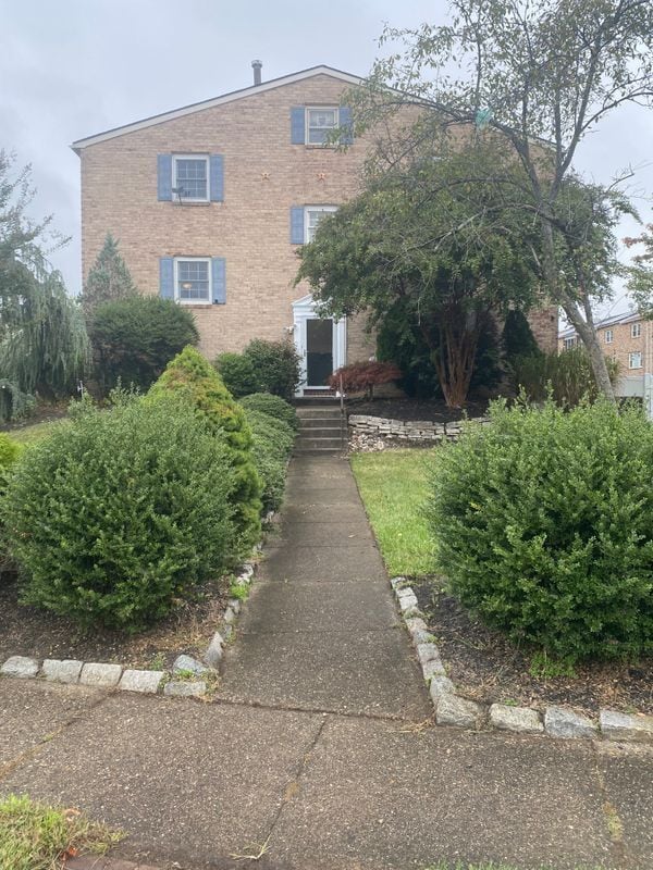 Building Photo - 1424 Boxwood Dr