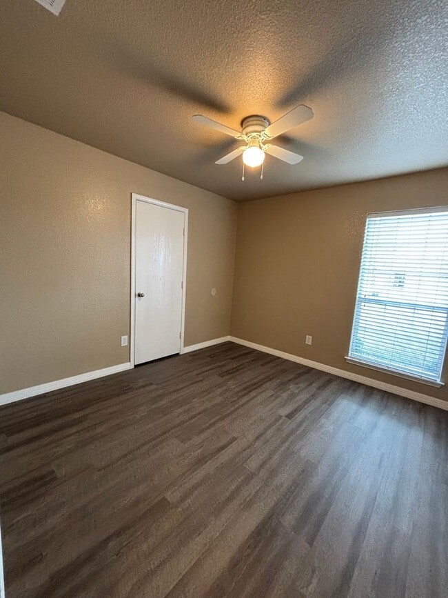 Photo - 525 Bretts Way