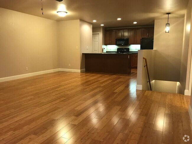 Building Photo - 103 Scenic Dr Rental