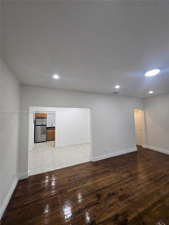 Building Photo - 851 80th St Unit 4