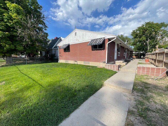 Photo - 1875 S Edison St Unidad 2