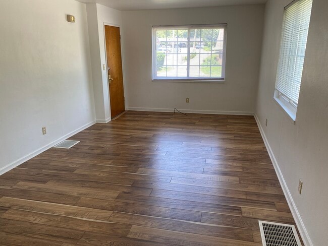 Photo - 2200 W Schantz Ave