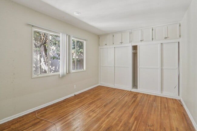 Photo - 944 Tiverton Avenue