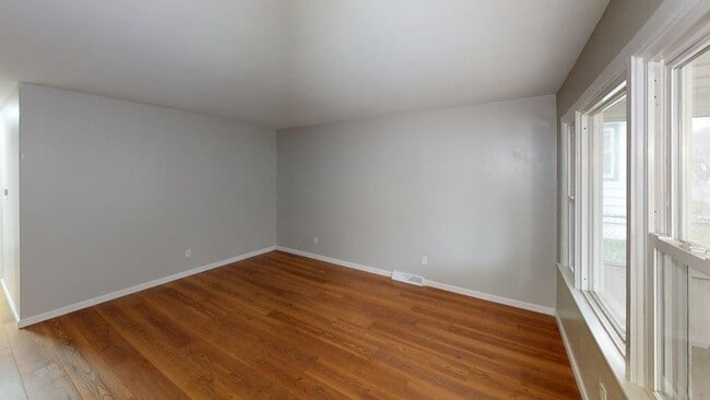 Photo - Completely Remodeled 3 Bedroom Ranch for R...