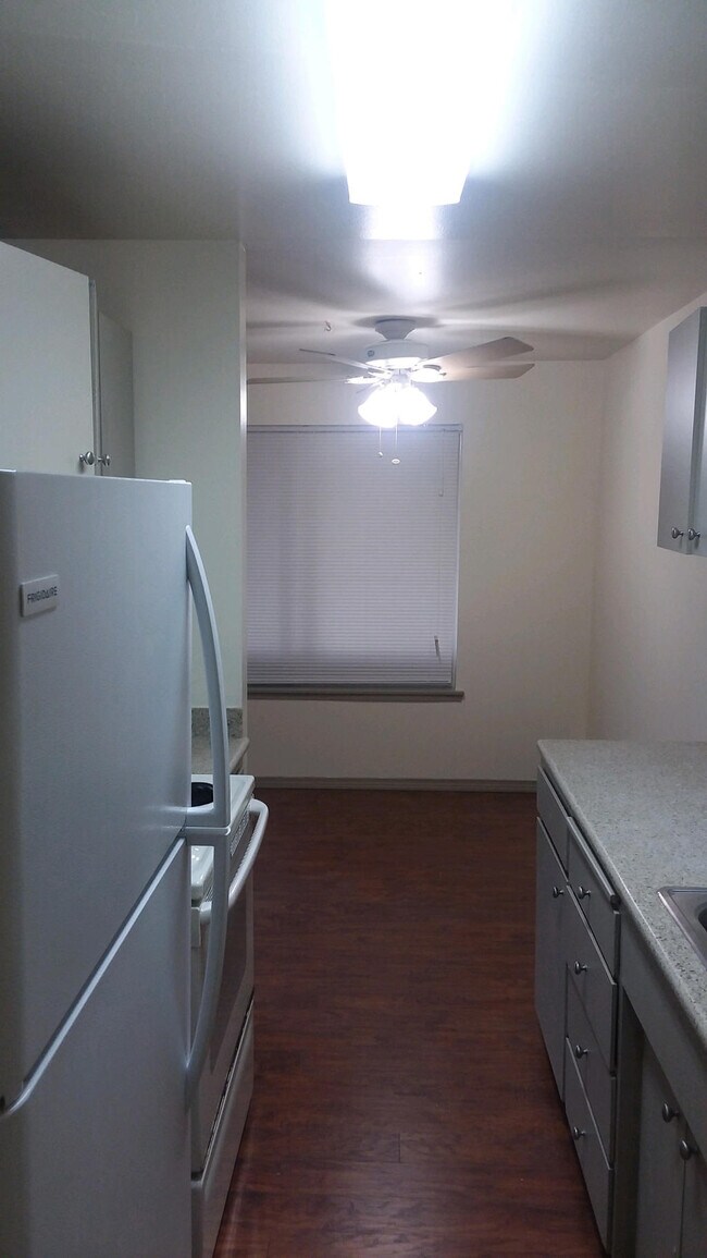 Photo - Country Squire Apartments - 2 bedrooms Unit 408