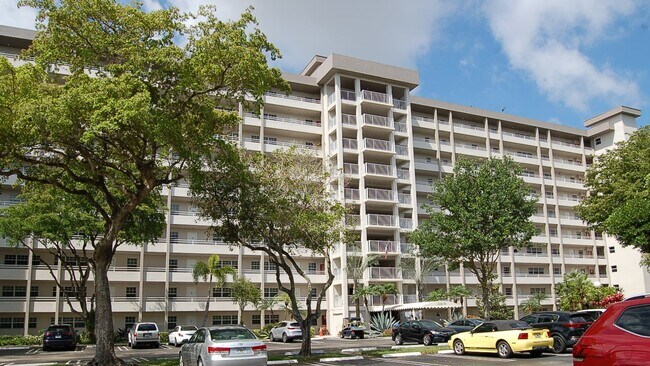 Photo - 575 Oaks Ln Unit 303