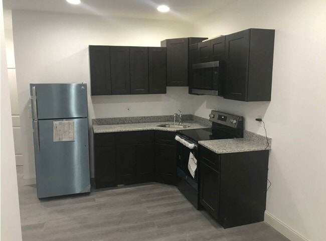 Building Photo - 3326 N 17th St Unit 2