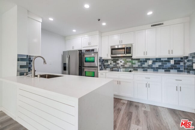 Building Photo - 230 S Catalina Ave Unit 102