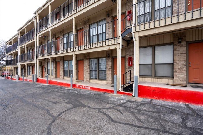 Building Photo - 3000 Guadalupe St Unit 110 Rental