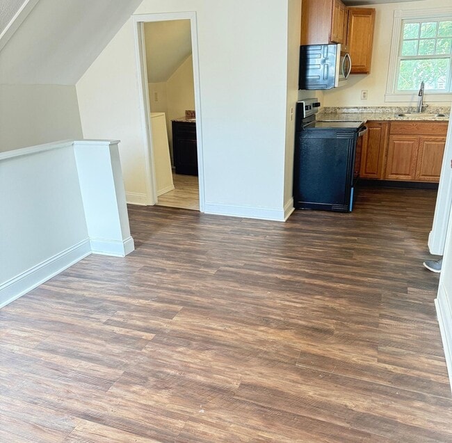 Photo - 23 Hayward Ave Unit Cottage