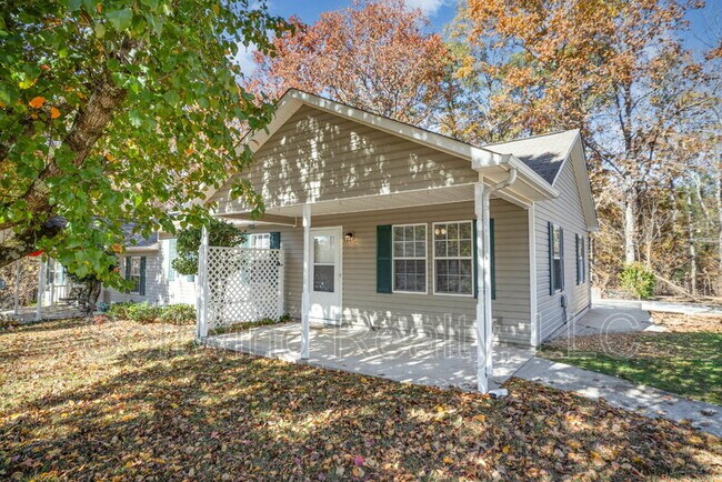 Photo - 290 South Cir NW