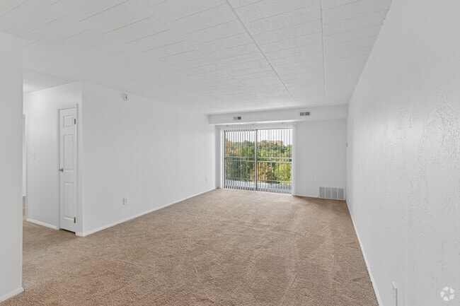 1BR, 1BA - 900SF - Living Room