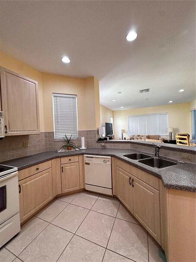 Photo - 606 Mariner Bay Blvd Unidad 1