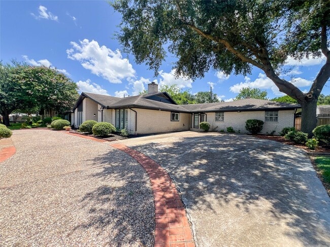 Photo - 8107 S Braeswood Blvd