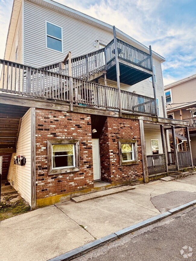 Building Photo - 50 Hunters Ave Unit 50-1 Rental