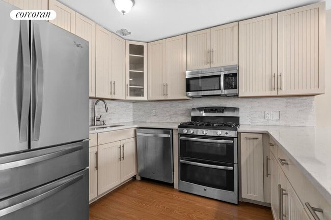 Photo - 336 Howe Ave