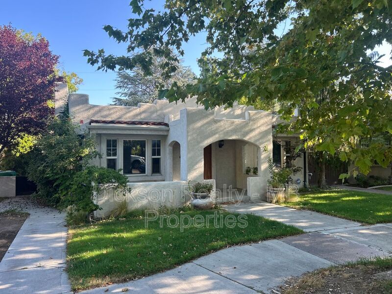 Photo - 633 Donner Dr House