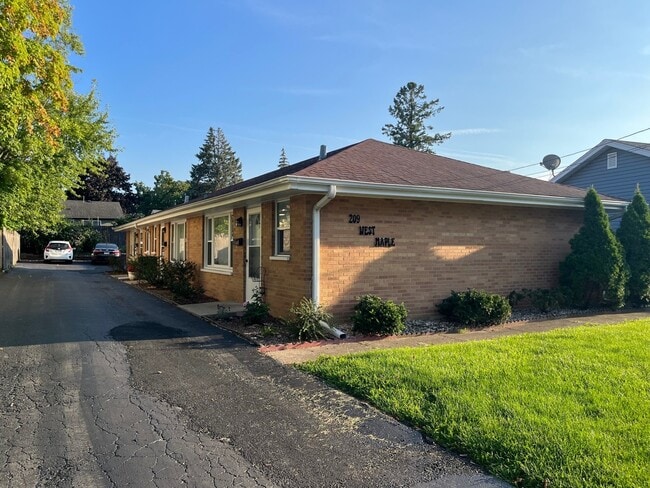 Building Photo - 209 W Maple Ave Unit B