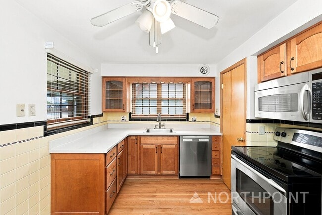 Photo - 3881 Matson Ave