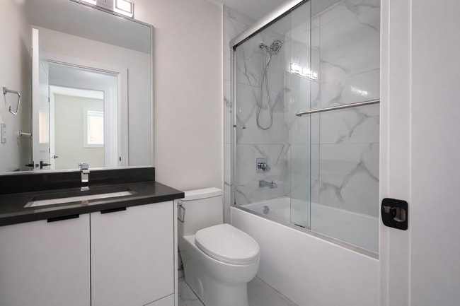Photo - 1675-1167 167 St