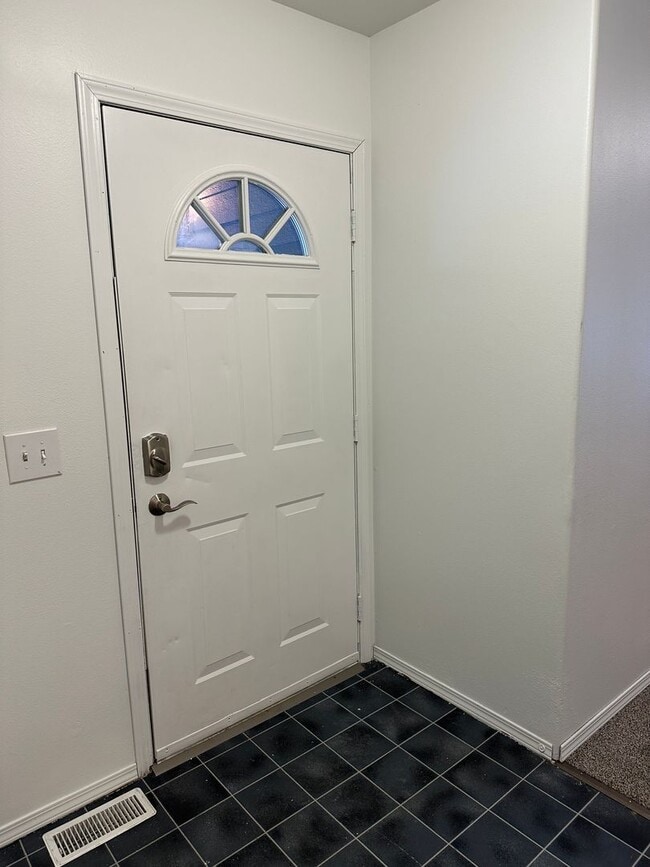 Photo - 3 Bedroom 2.5 Bath with 2 Car Garage