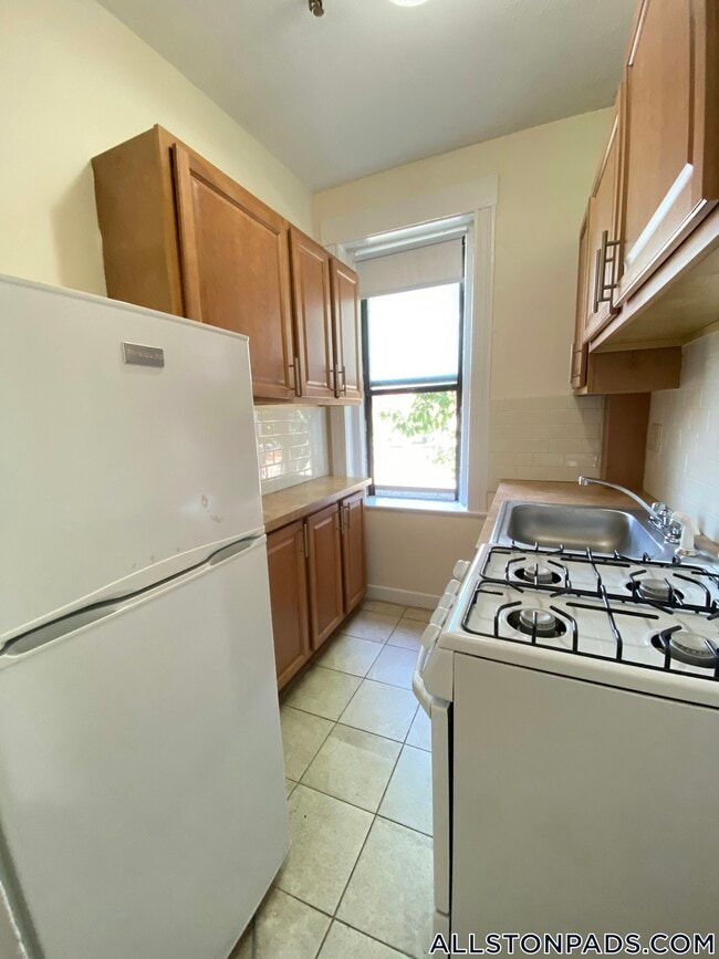 Building Photo - 1156 Commonwealth Ave Rental