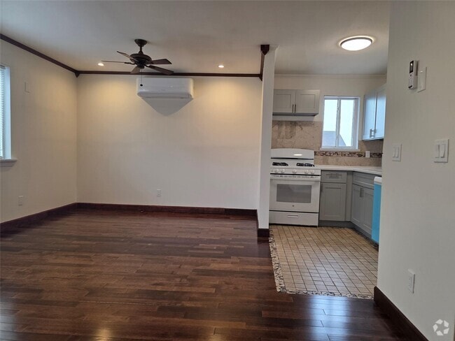 Building Photo - 125 White Plains Rd Unit 2 Rental