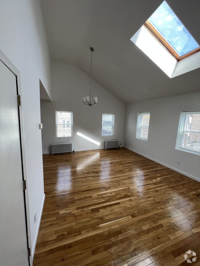 Building Photo - 6 Shepard St Unit 2 Rental