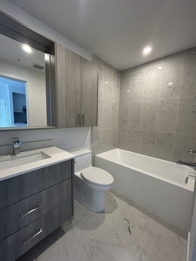 Photo - 13838-13108 108 Ave