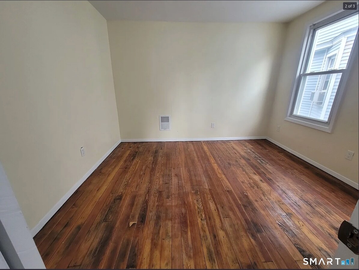 Photo - 166 6th St
