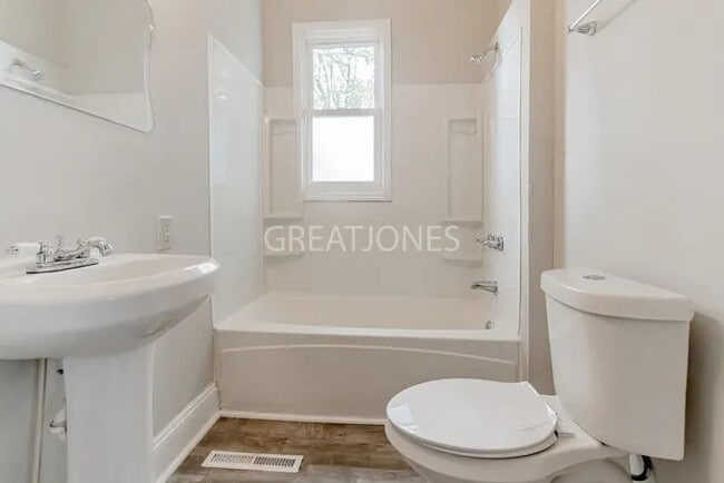 Photo - 808 3rd St SE