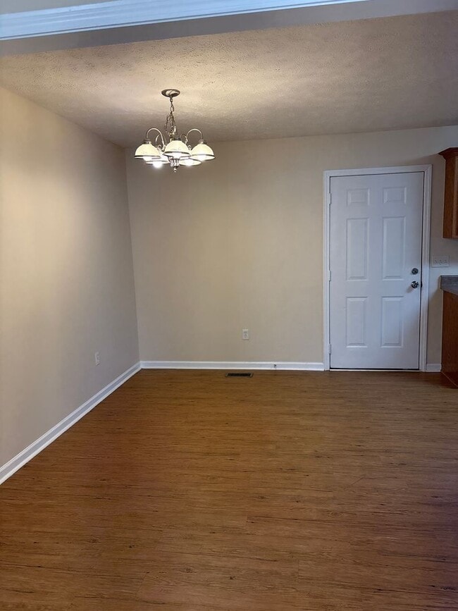 Photo - Spacious 3 BedroomHome with Large Yard!!