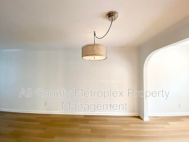 Photo - 4520 Holland Ave