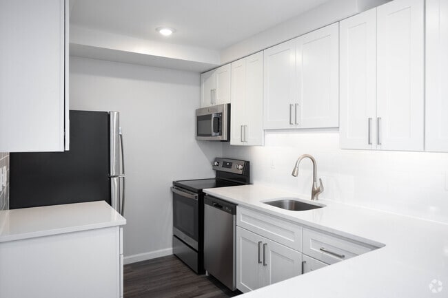 1BR,1BA - 992SF - Heritage Oyster Bay