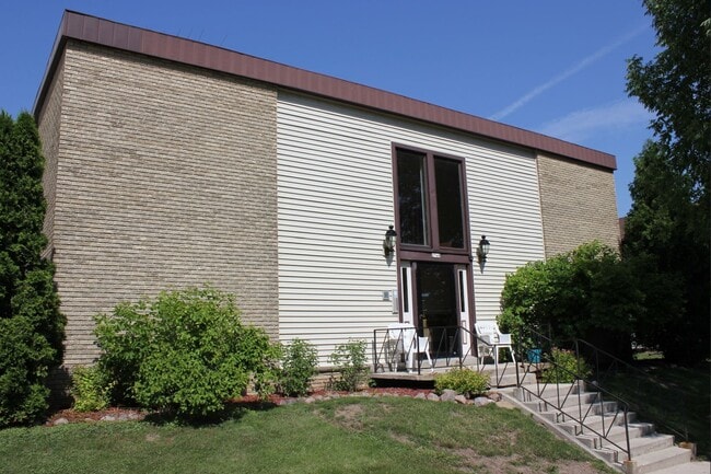 Lakeshore North Apartment Homes - 2748