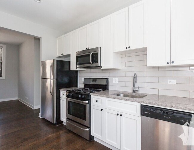 Photo - 1602 W Belle Plaine Ave Unit 2