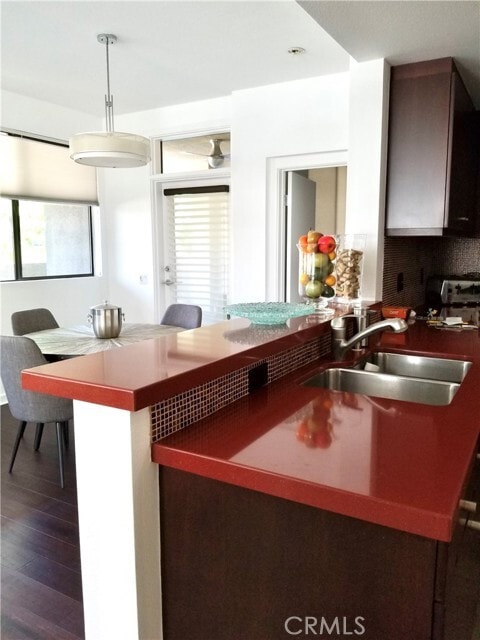 Building Photo - 850 E Palm Canyon Dr