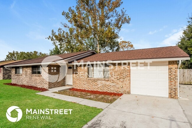 Photo - 960 Dostie Cir