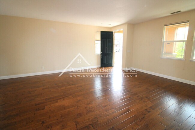 Photo - Newer Woodland 3bd/2.5ba House with Loft!!