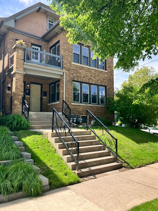 Photo - 1647 N Astor St Unit Lower