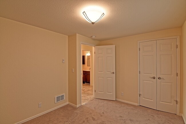 2108 Hoyt Ave Unit 3 Bedroom