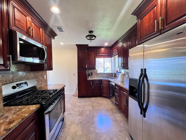 Photo - $1,000 OFF FIRST MONTH'S RENT!!!! Cozy 3 BD/2 BATH Single Family Home With 2 Floors Located in Al...