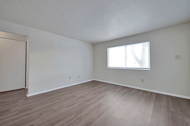 Photo - 3011 Markham Rd Unit D