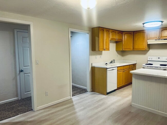 Building Photo - Simpson310 Unit #2