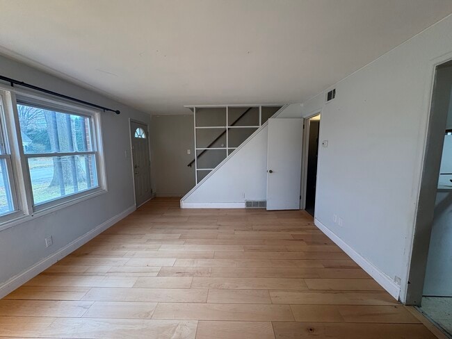 Living room - 1824 Bailey Rd